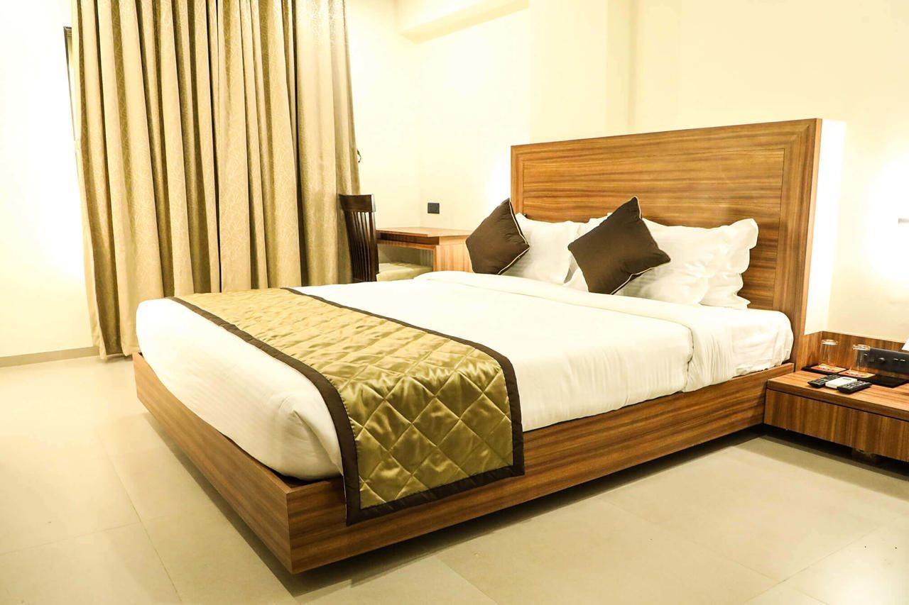 Kyriad Hotel Solapur By Othpl Экстерьер фото