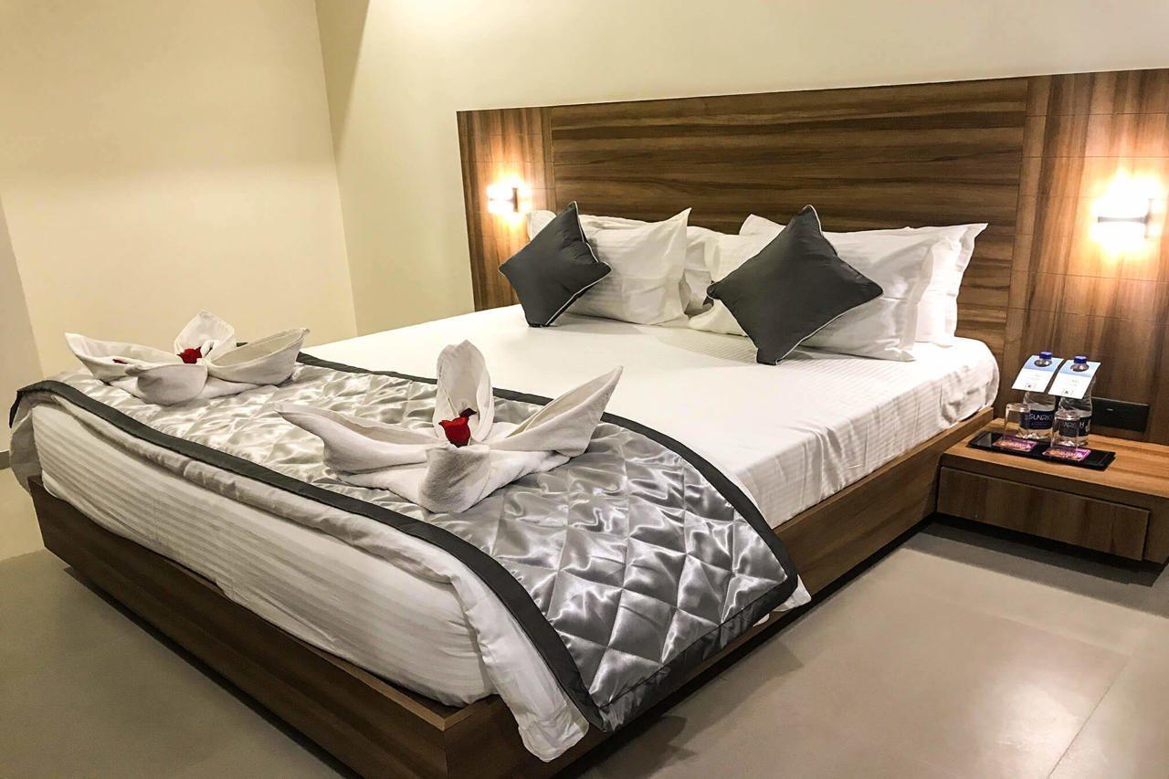Kyriad Hotel Solapur By Othpl Экстерьер фото