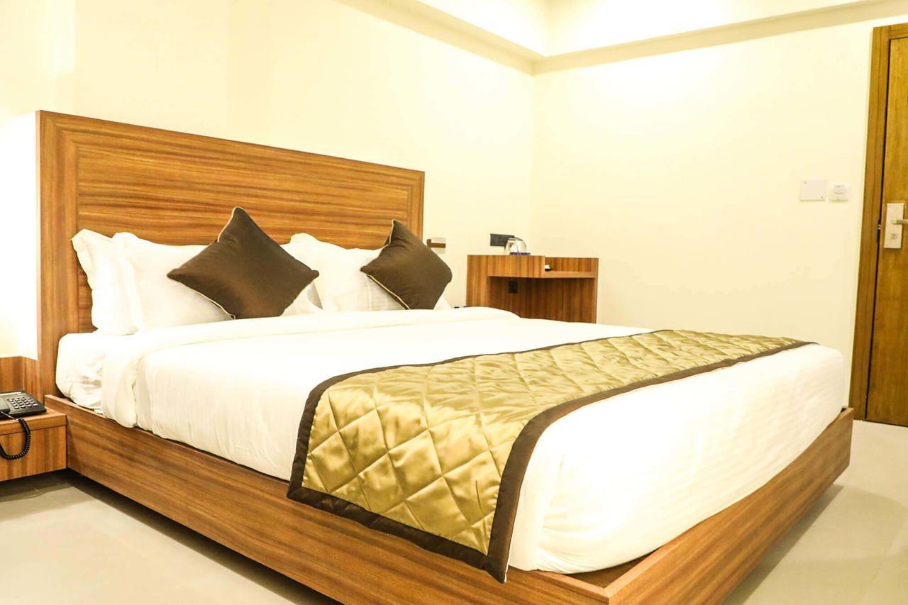 Kyriad Hotel Solapur By Othpl Экстерьер фото