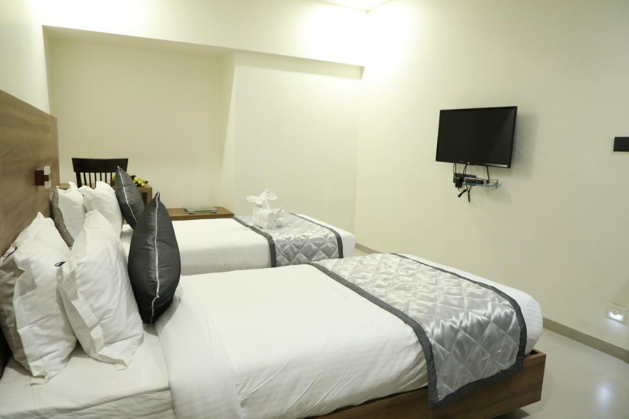 Kyriad Hotel Solapur By Othpl Экстерьер фото