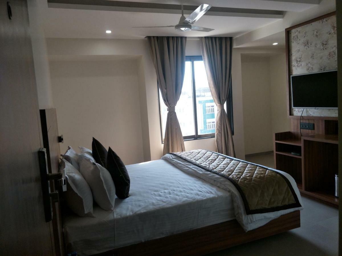 Kyriad Hotel Solapur By Othpl Экстерьер фото