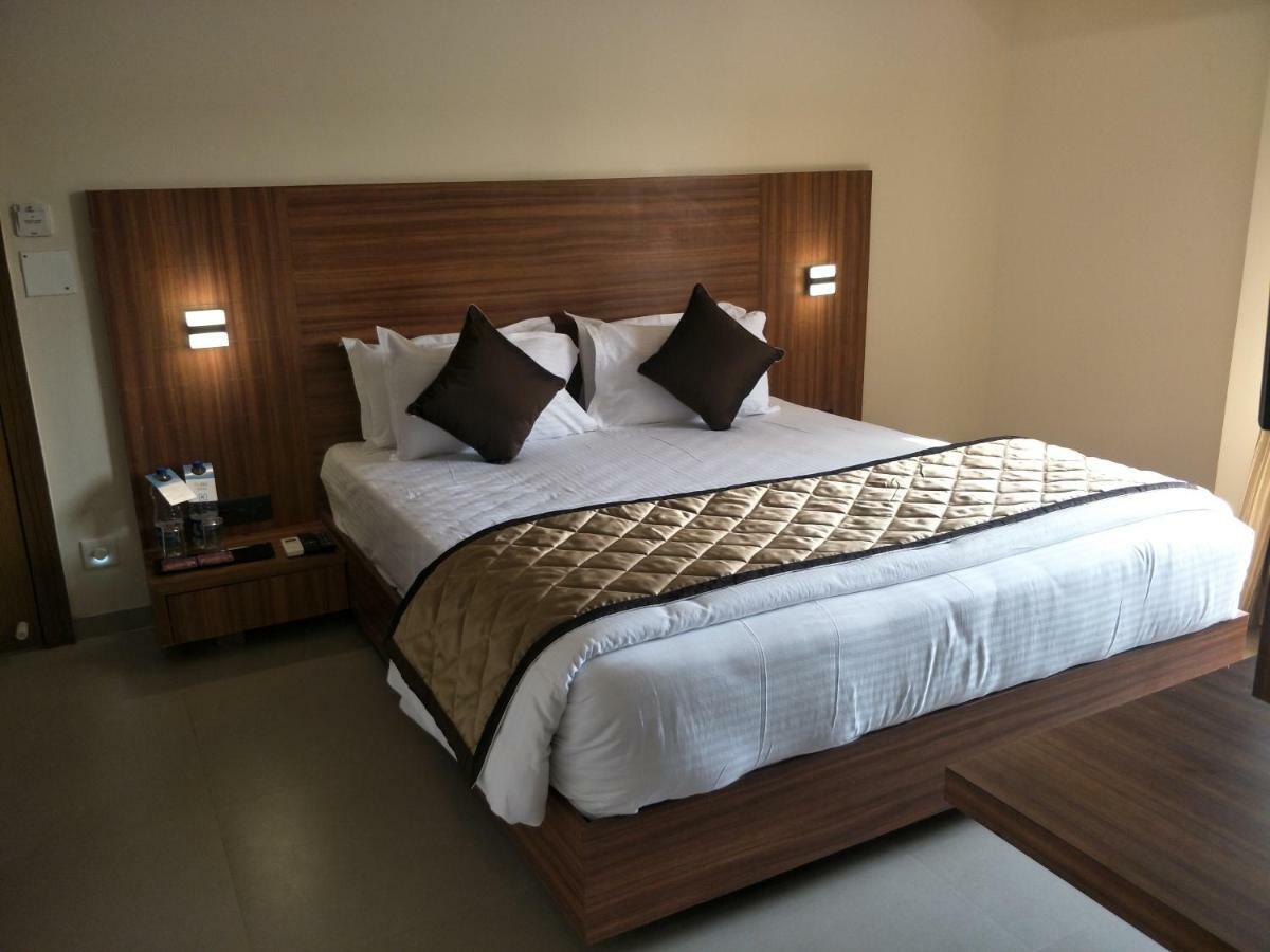 Kyriad Hotel Solapur By Othpl Экстерьер фото