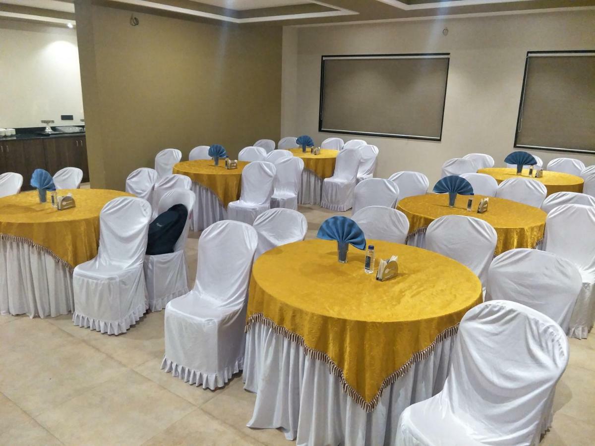 Kyriad Hotel Solapur By Othpl Экстерьер фото