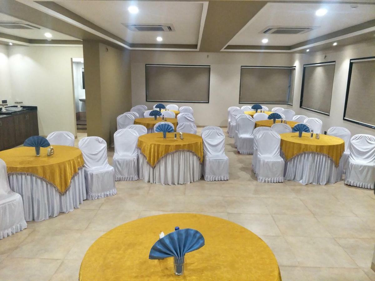Kyriad Hotel Solapur By Othpl Экстерьер фото