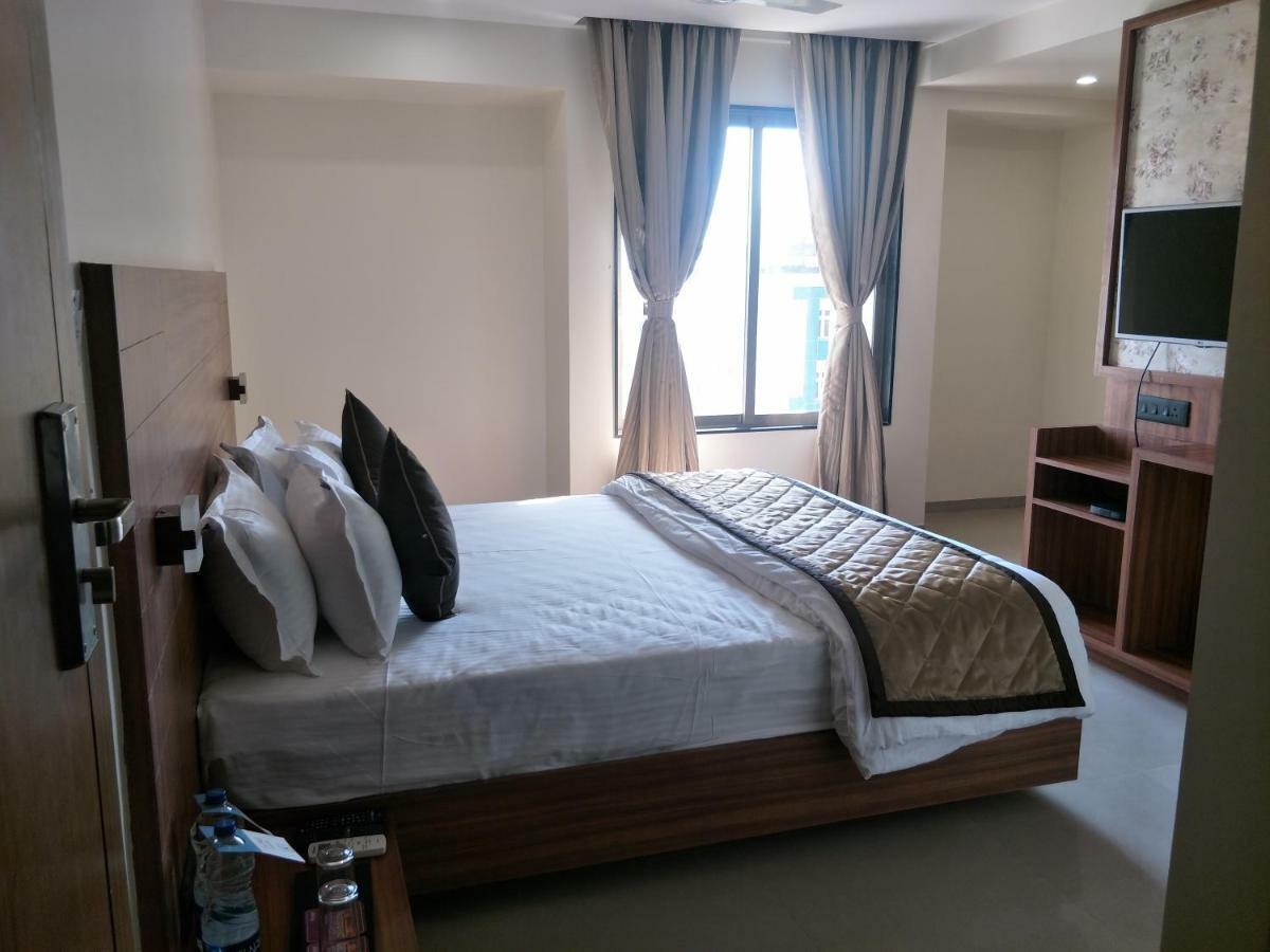Kyriad Hotel Solapur By Othpl Экстерьер фото