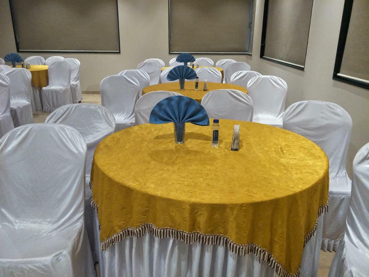 Kyriad Hotel Solapur By Othpl Экстерьер фото