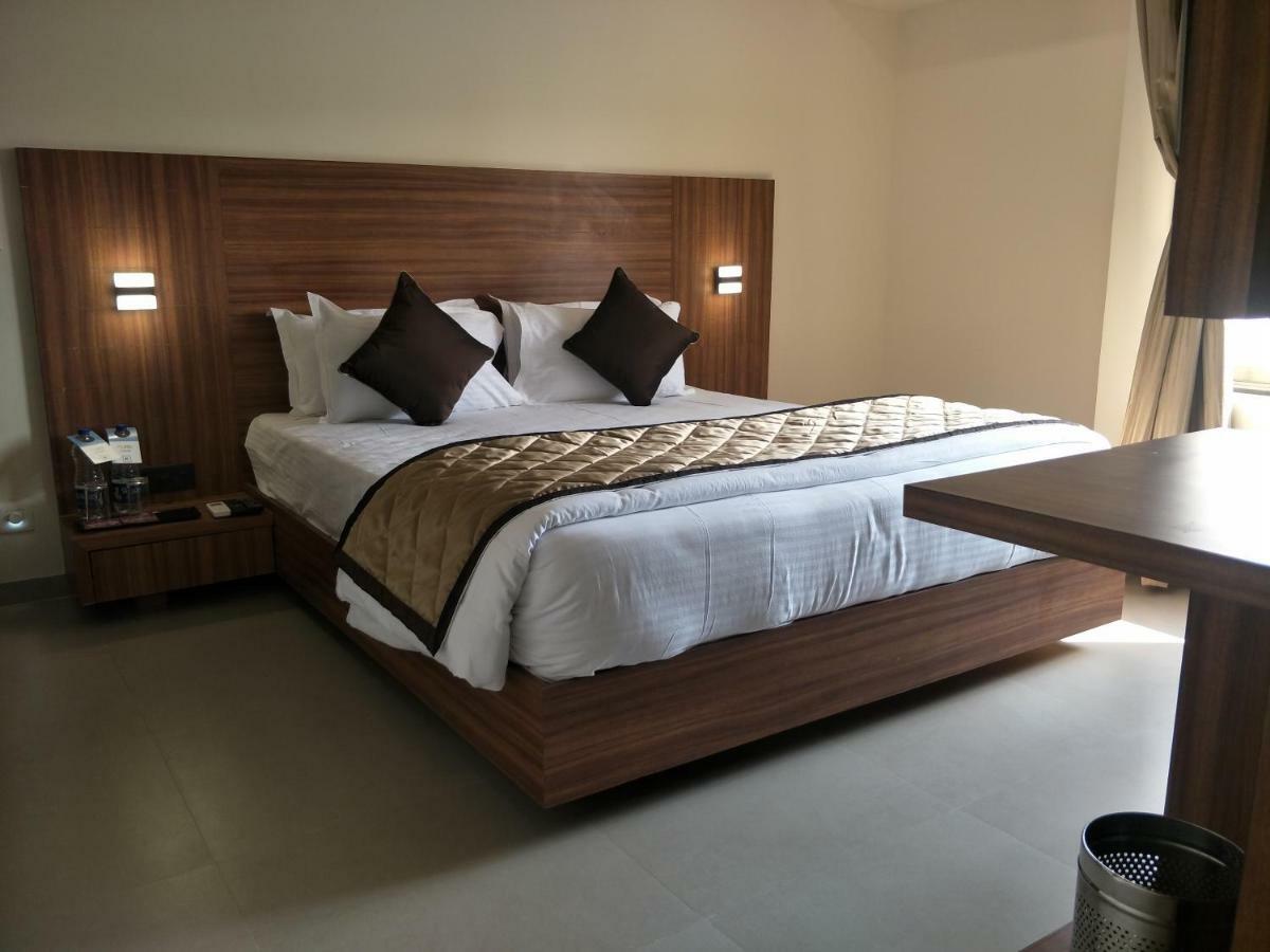 Kyriad Hotel Solapur By Othpl Экстерьер фото