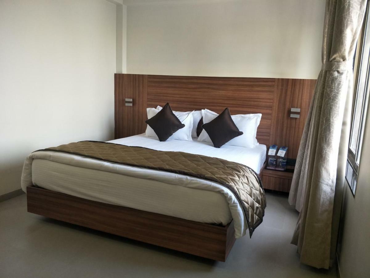 Kyriad Hotel Solapur By Othpl Экстерьер фото