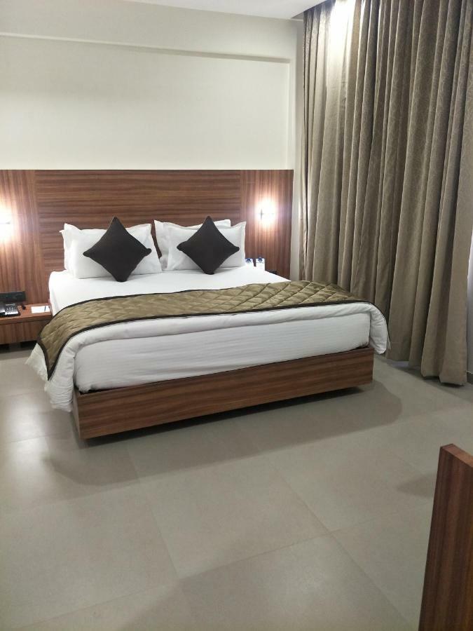 Kyriad Hotel Solapur By Othpl Экстерьер фото