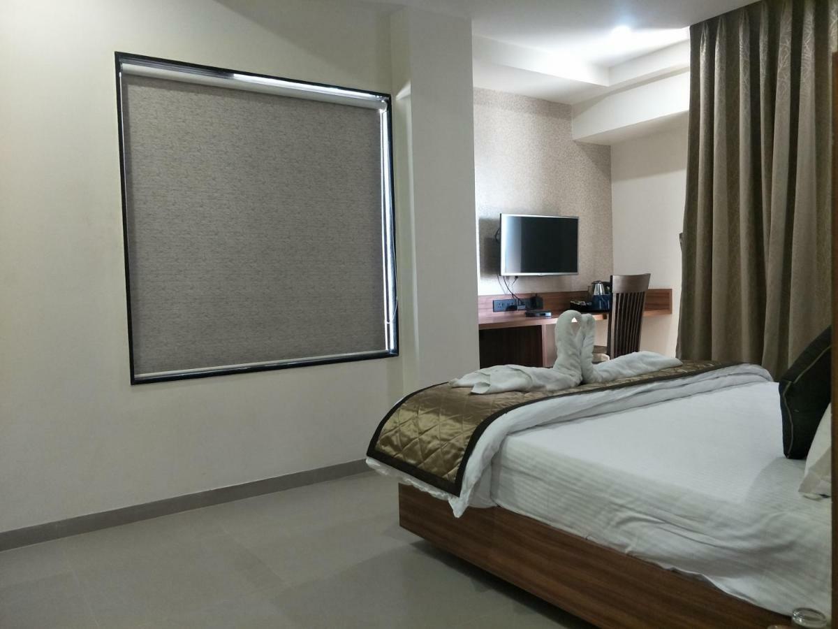 Kyriad Hotel Solapur By Othpl Экстерьер фото