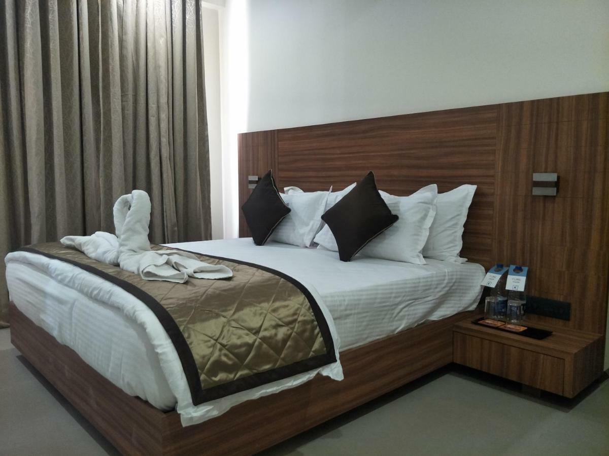Kyriad Hotel Solapur By Othpl Экстерьер фото