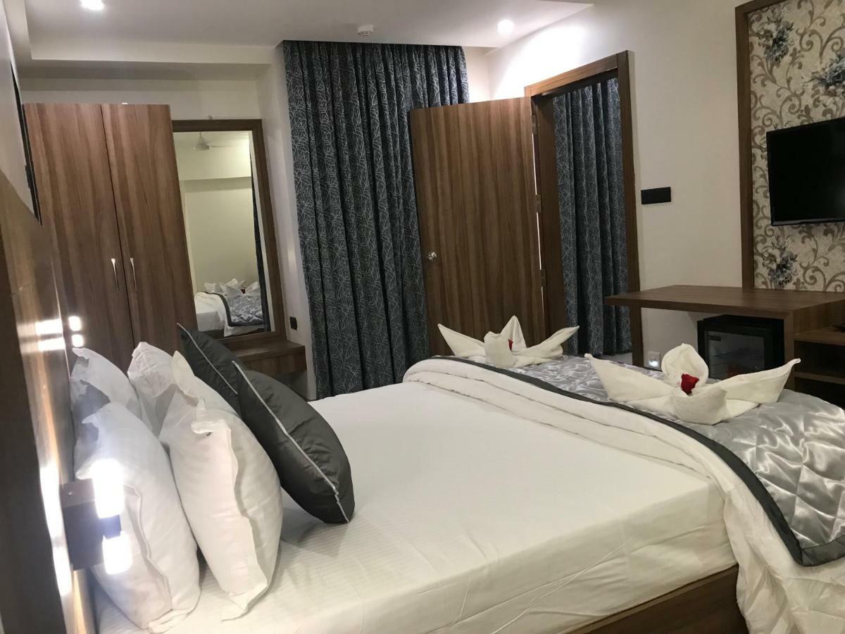 Kyriad Hotel Solapur By Othpl Экстерьер фото