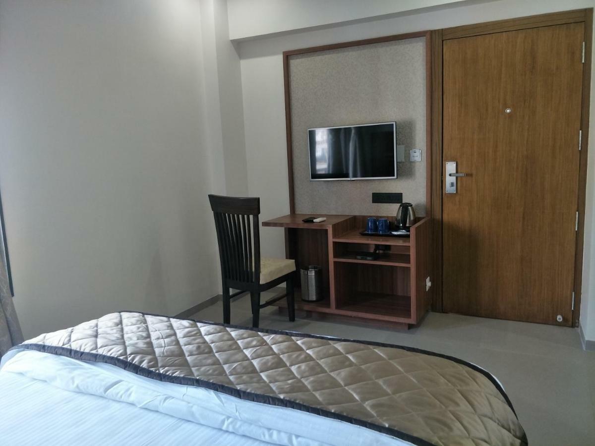 Kyriad Hotel Solapur By Othpl Экстерьер фото