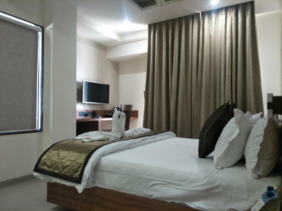 Kyriad Hotel Solapur By Othpl Экстерьер фото