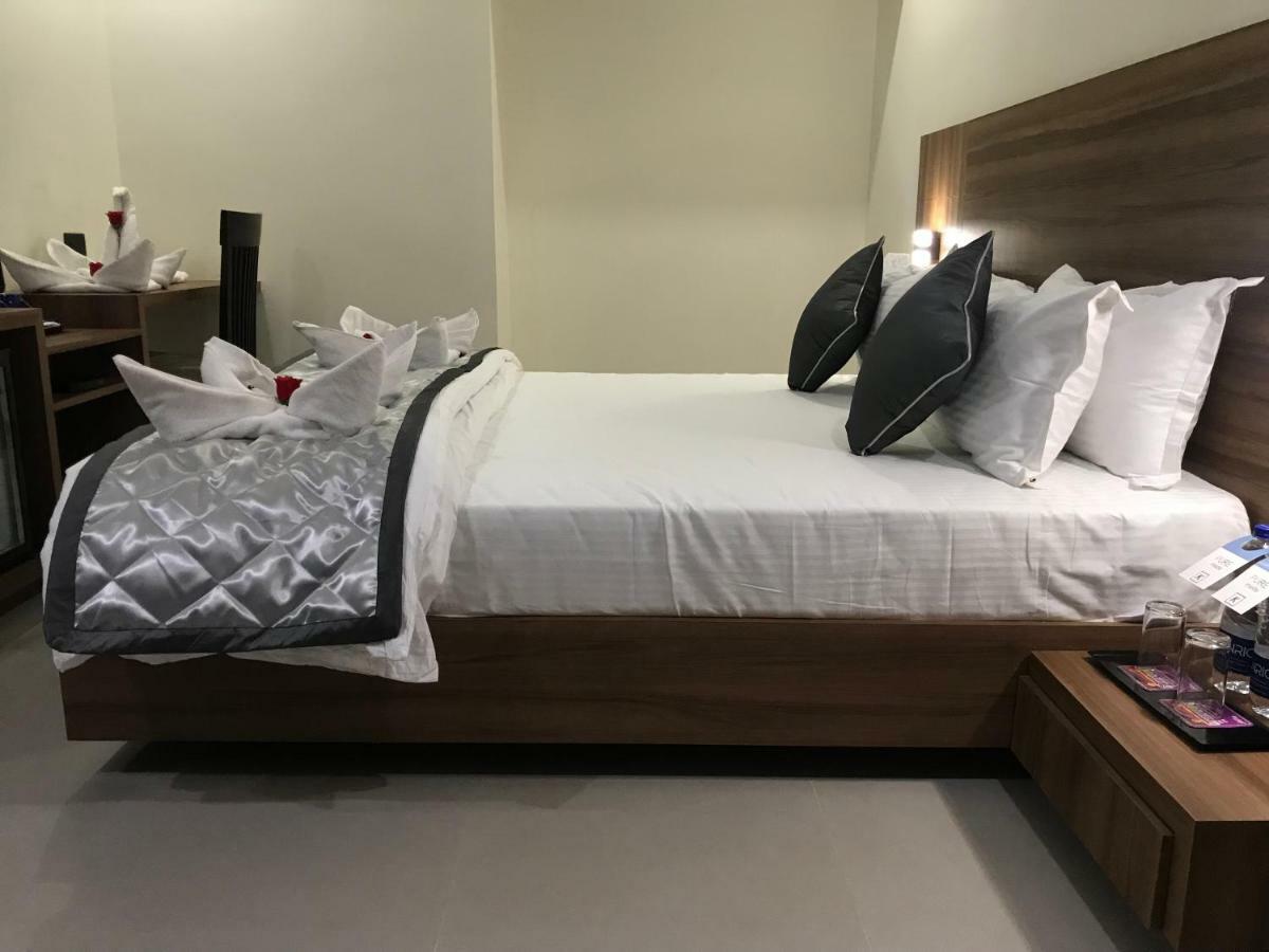 Kyriad Hotel Solapur By Othpl Экстерьер фото