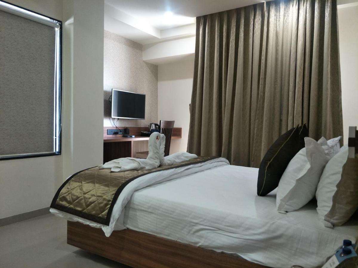 Kyriad Hotel Solapur By Othpl Экстерьер фото