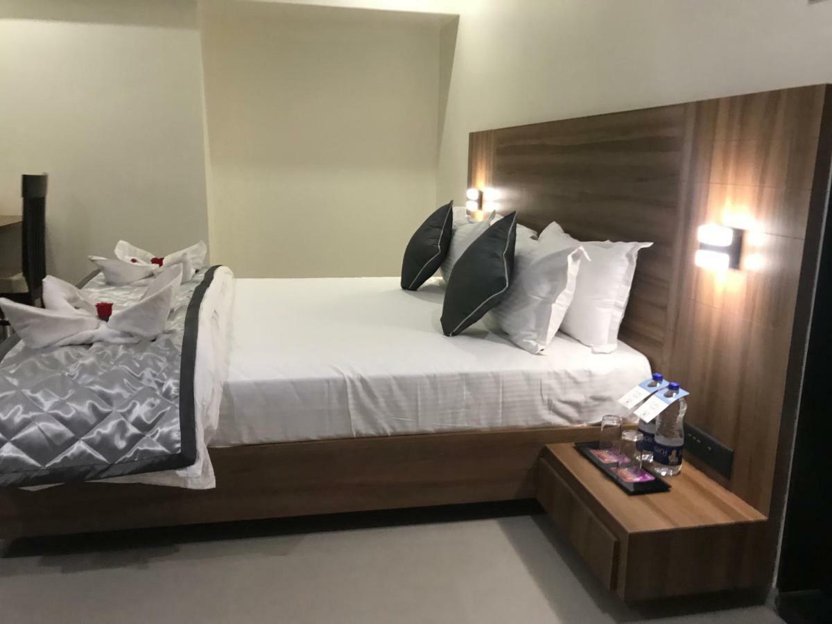 Kyriad Hotel Solapur By Othpl Экстерьер фото