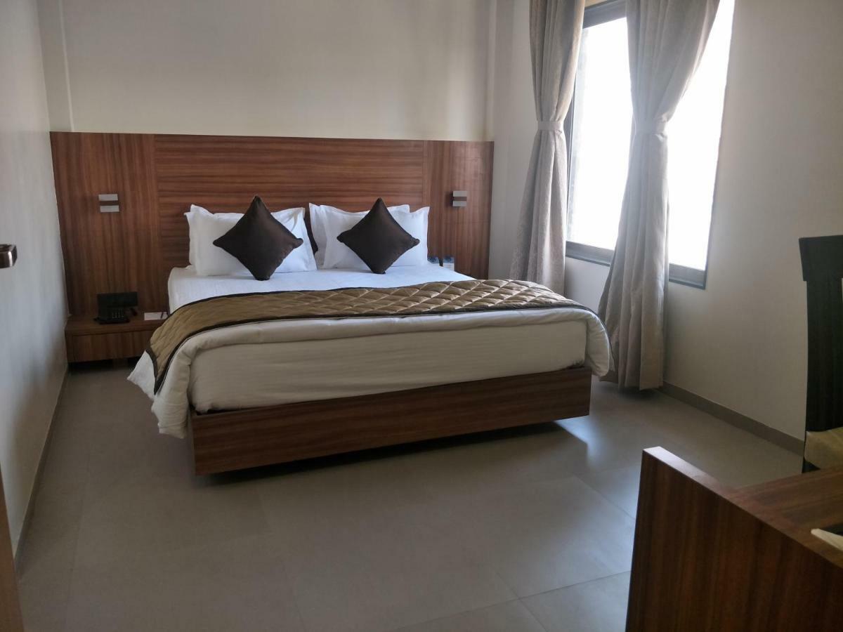 Kyriad Hotel Solapur By Othpl Экстерьер фото