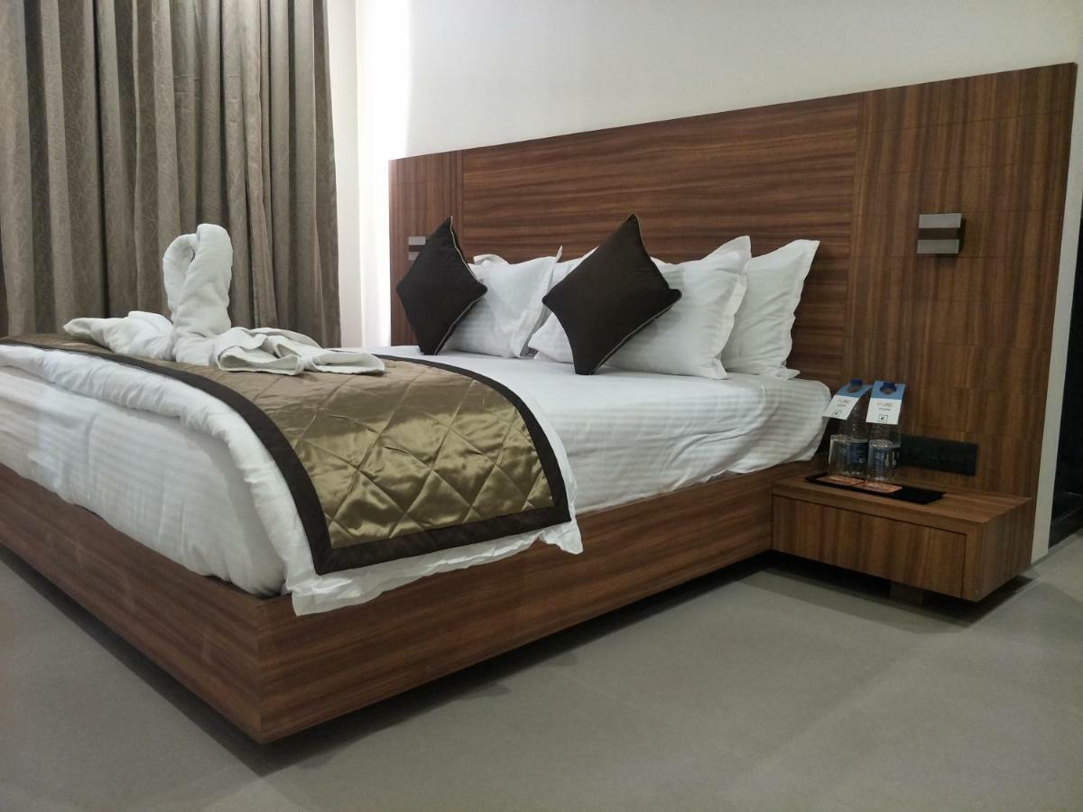 Kyriad Hotel Solapur By Othpl Экстерьер фото