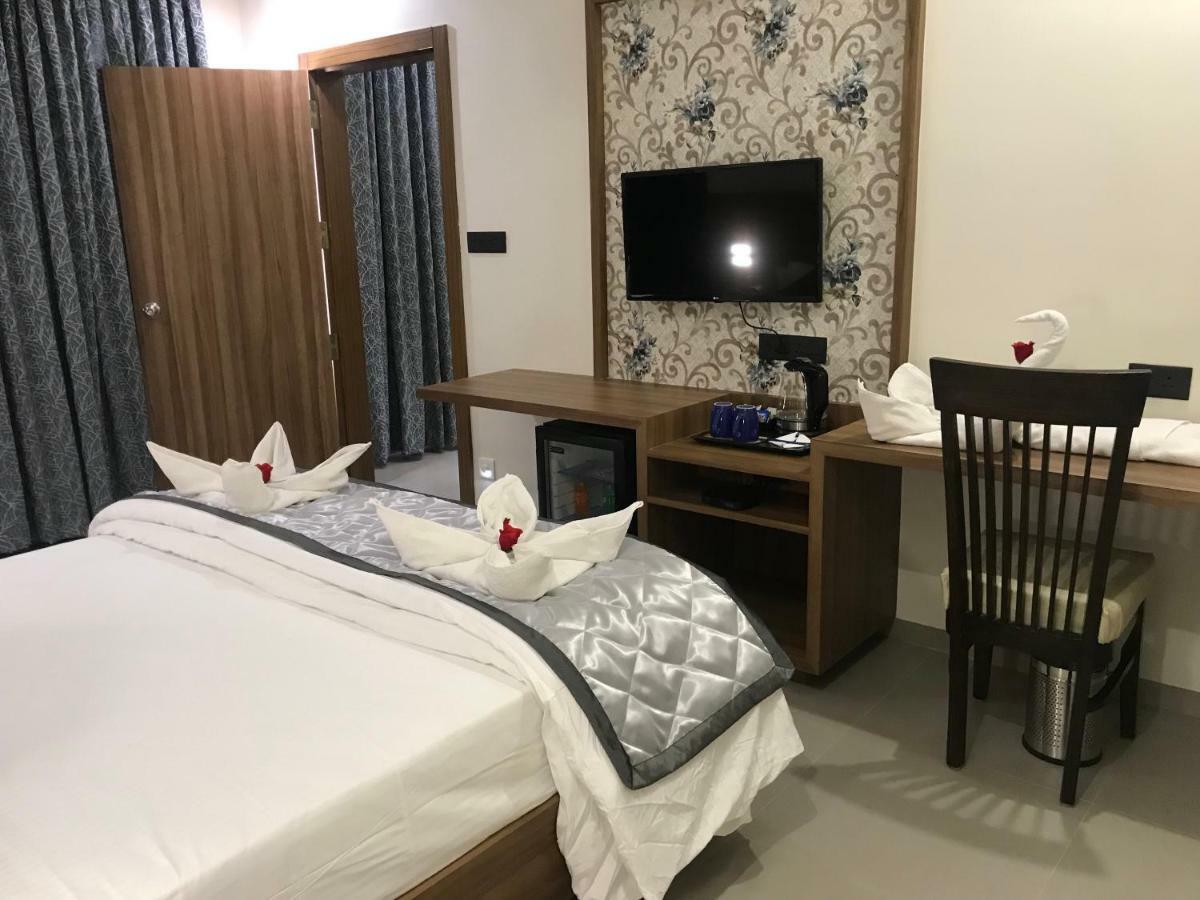 Kyriad Hotel Solapur By Othpl Экстерьер фото
