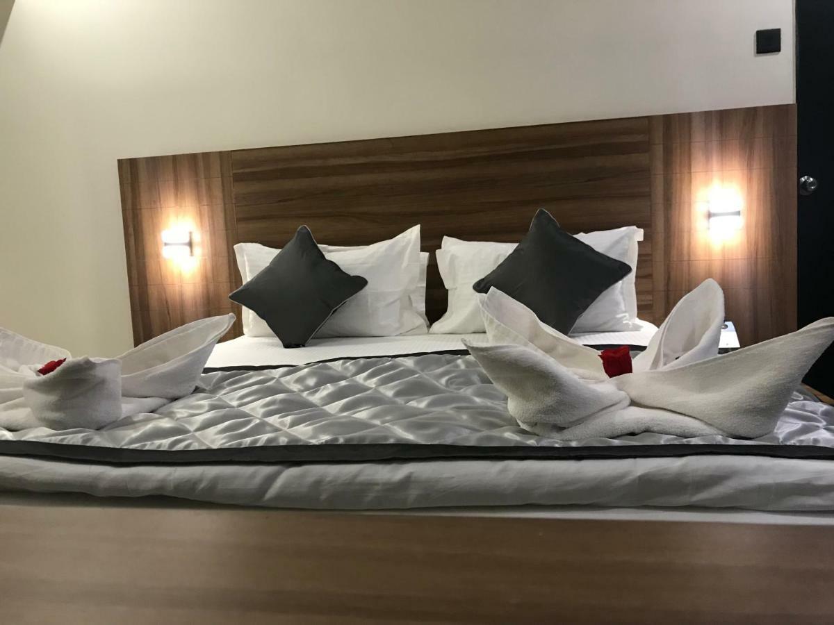 Kyriad Hotel Solapur By Othpl Экстерьер фото