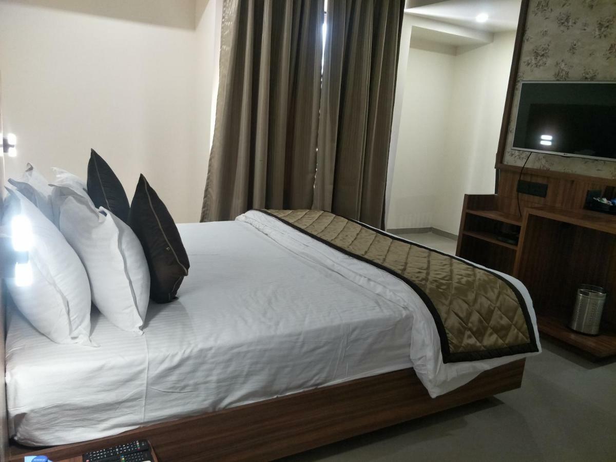 Kyriad Hotel Solapur By Othpl Экстерьер фото
