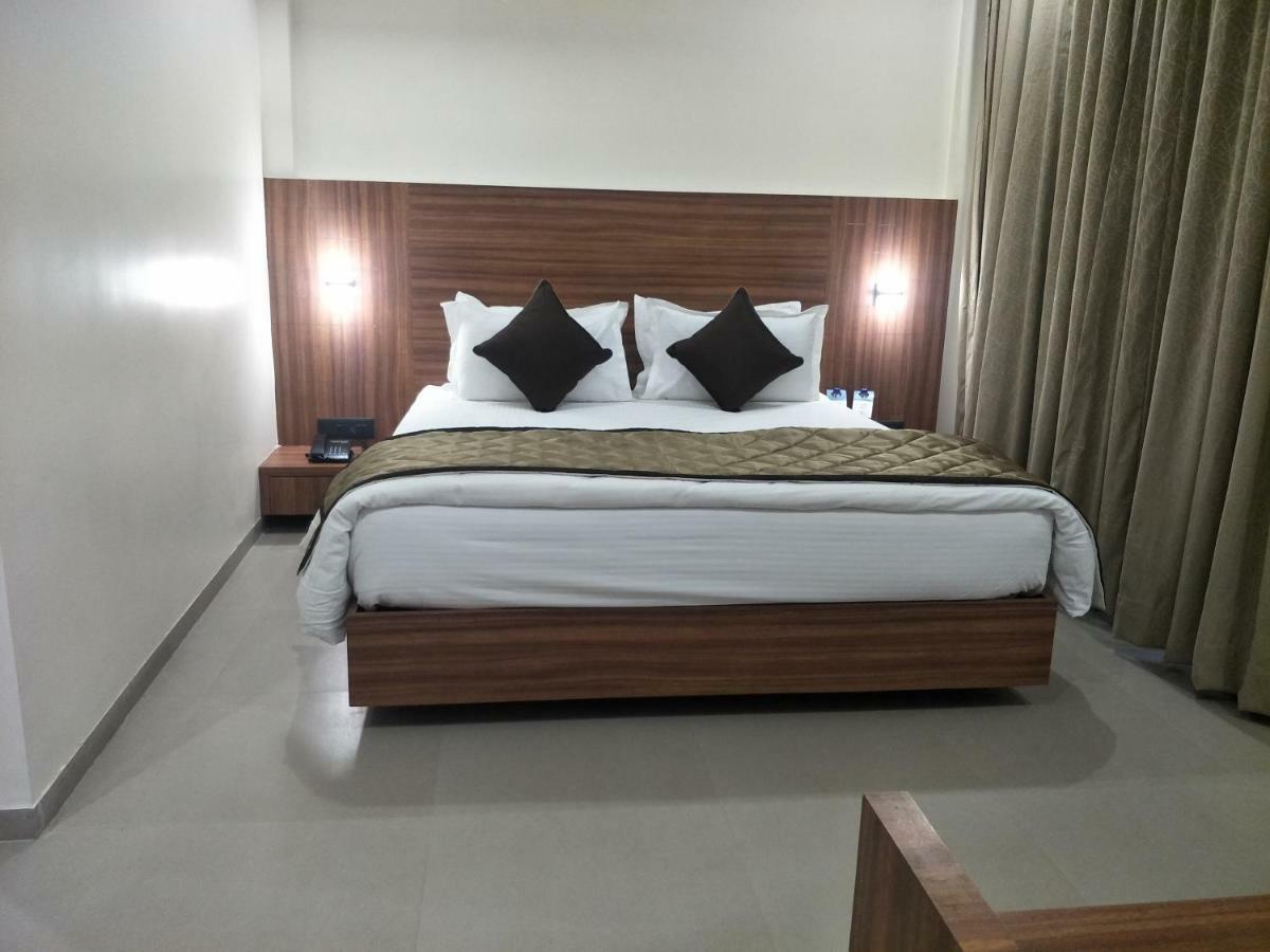 Kyriad Hotel Solapur By Othpl Экстерьер фото