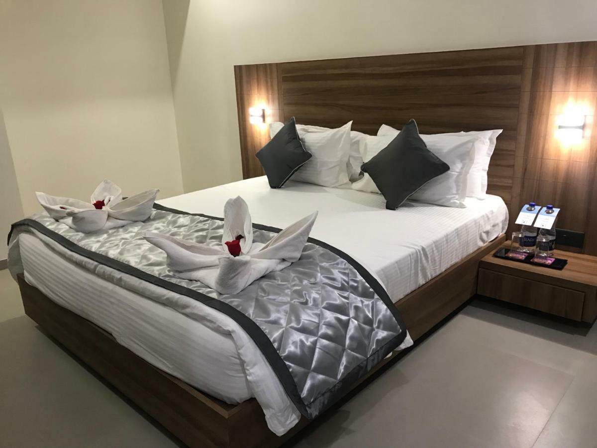 Kyriad Hotel Solapur By Othpl Экстерьер фото