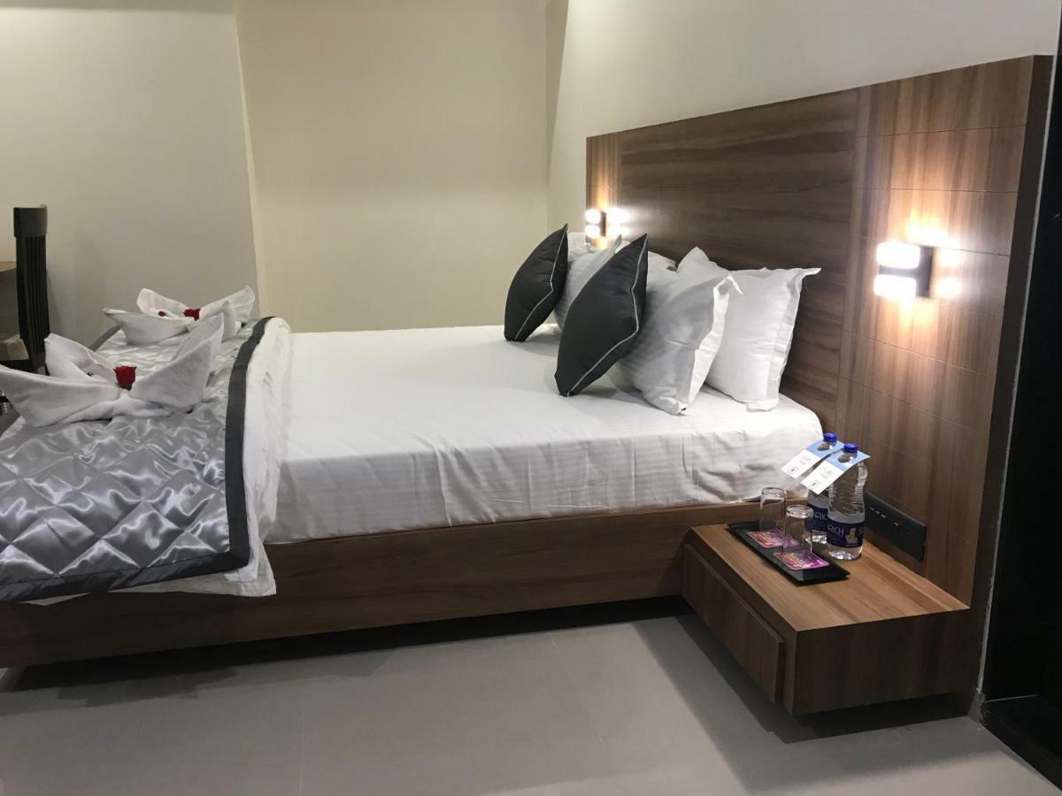 Kyriad Hotel Solapur By Othpl Экстерьер фото